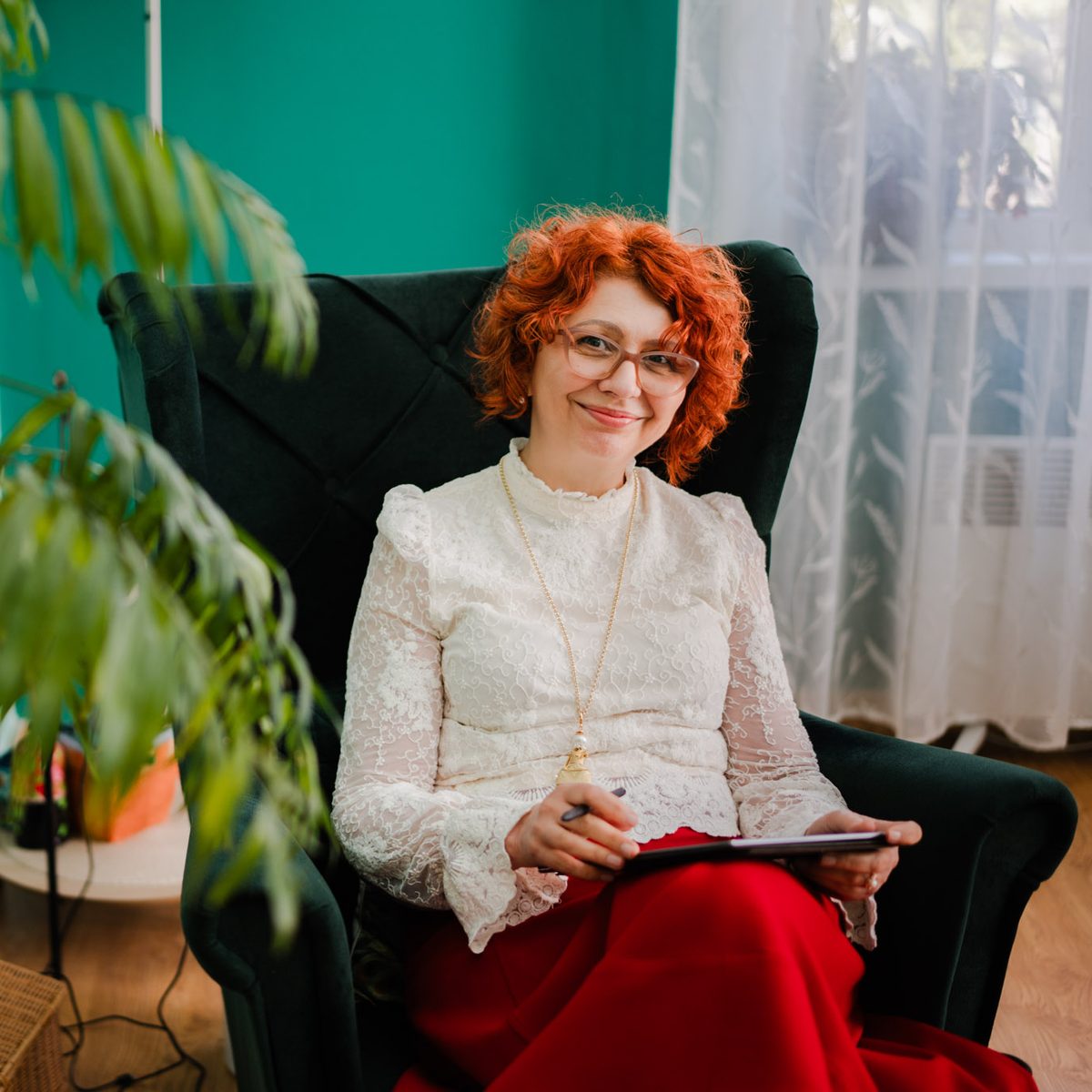 Елена Николова в кабинета си